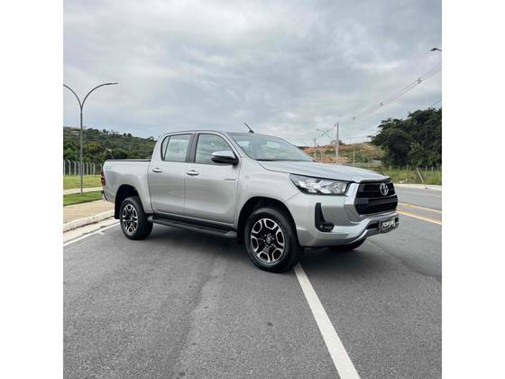 TOYOTA HILUX 2.8 D-4D TURBO DIESEL CD SRV 4X4 AUTOMÁTICO TOYOTA HILUX 2.8 D-4D TURBO DIESEL CD SRV 4X4 AUTOMÁTICO